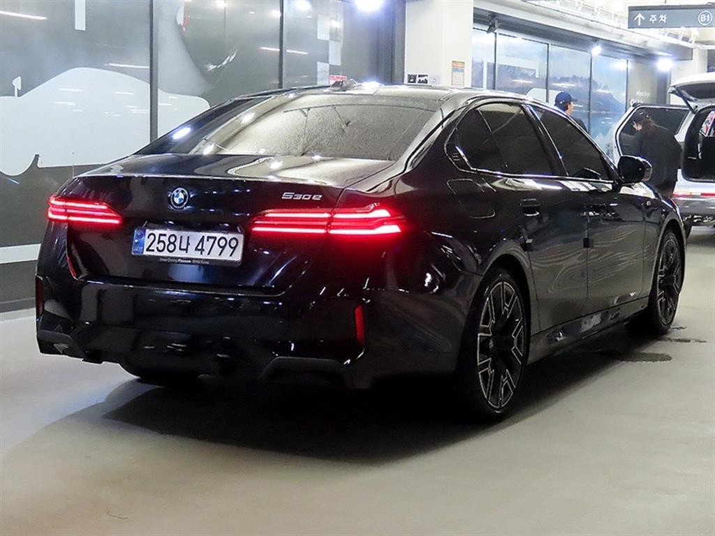 BMW 5시리즈 5시리즈 (G60) 530e M 스포츠 이미지 4