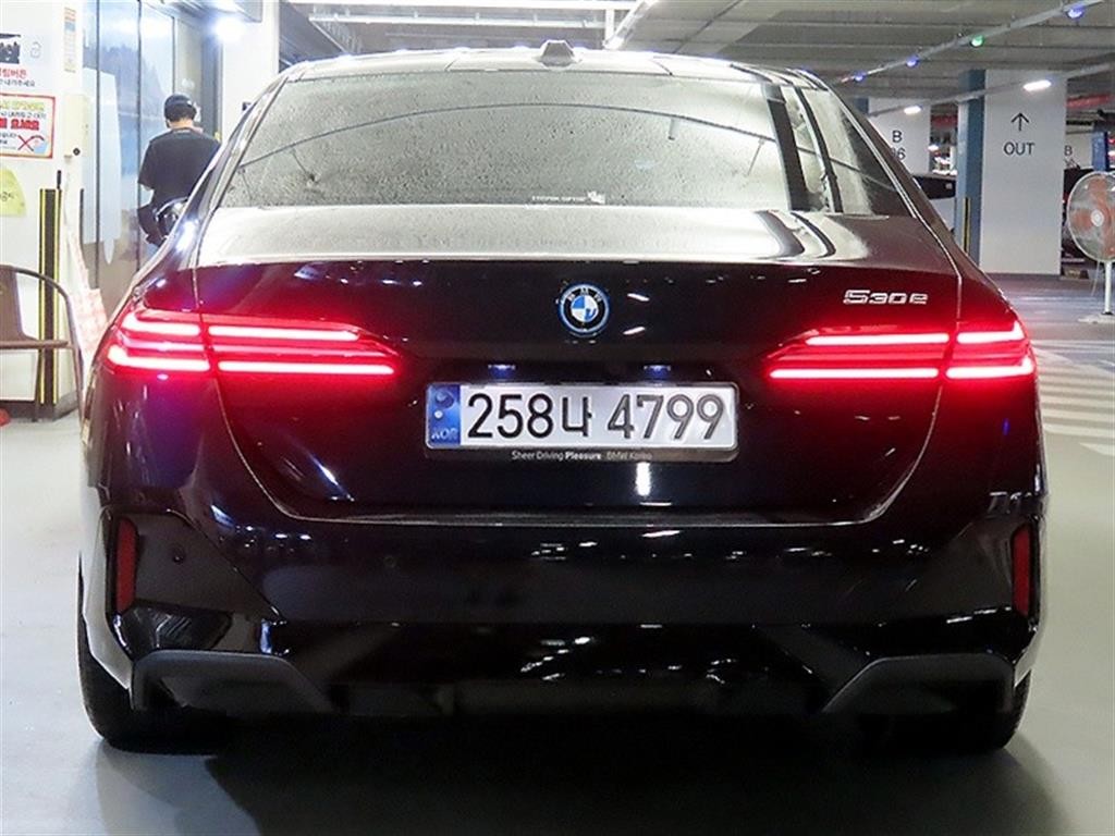 BMW 5시리즈 5시리즈 (G60) 530e M 스포츠 이미지 5