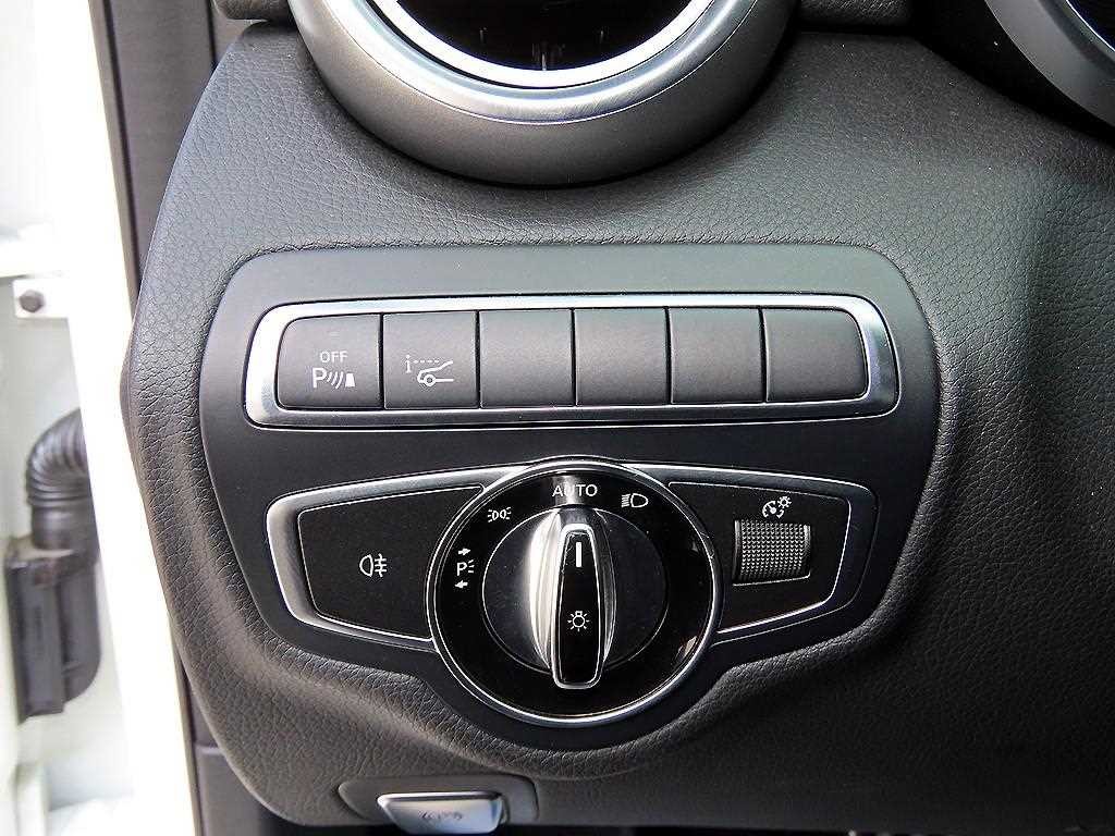 벤츠 C 클래스 C클래스 W205 C200 AMG LINE 이미지 14