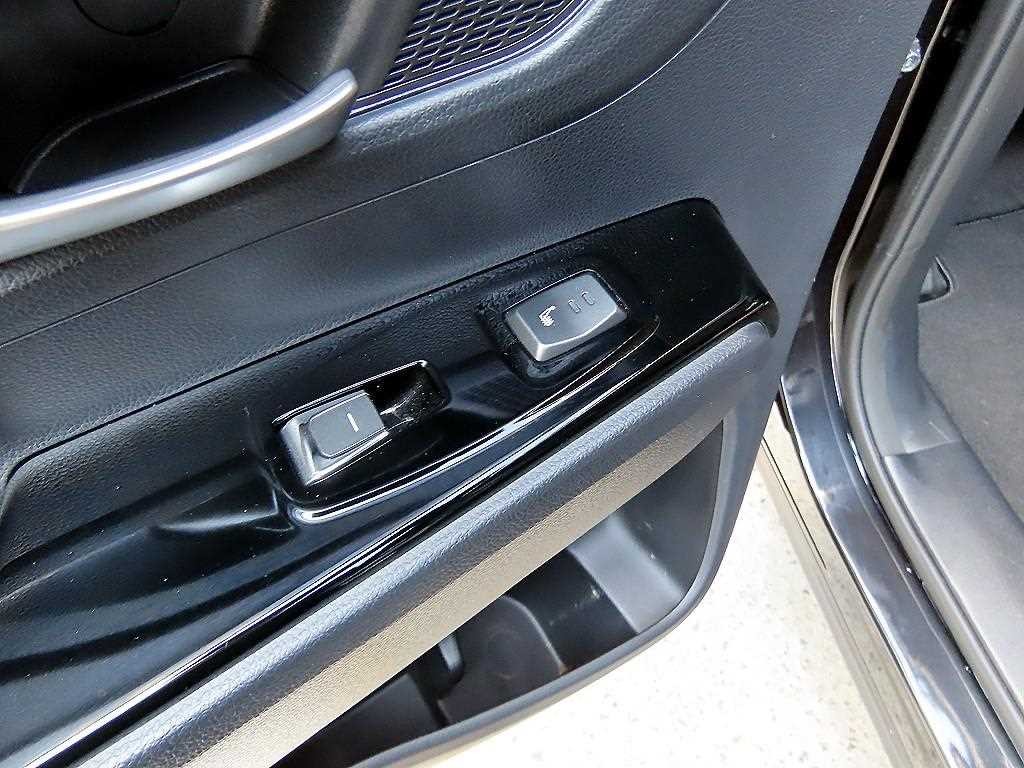 KG모빌리티(쌍용) 코란도 뷰티풀코란도 2WD 가솔린 1.5 C5 플러스 이미지 17