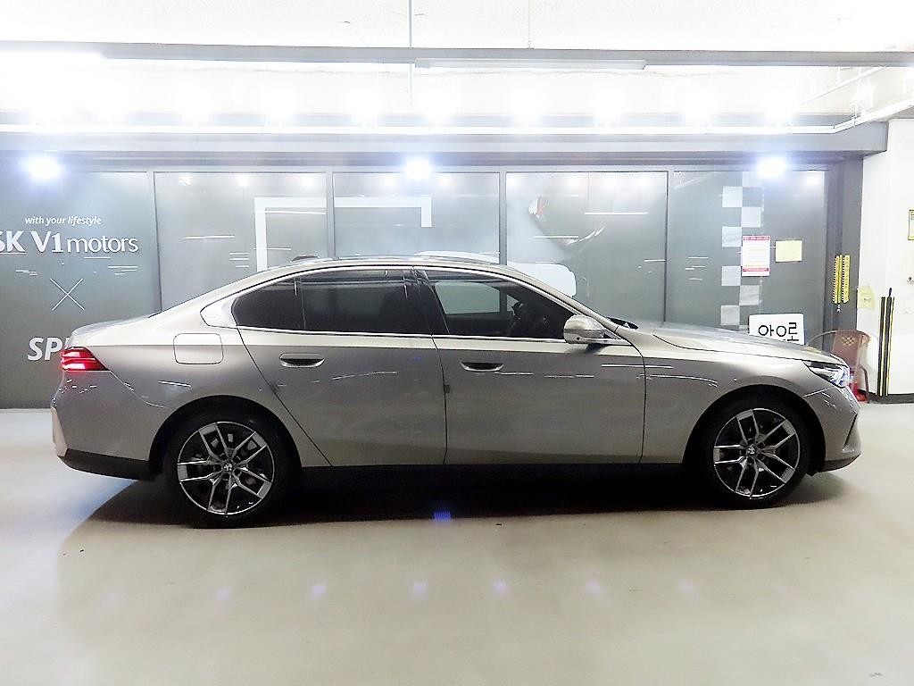 BMW 5시리즈 5시리즈 (G60) 520i 스페셜 에디션 이미지 3