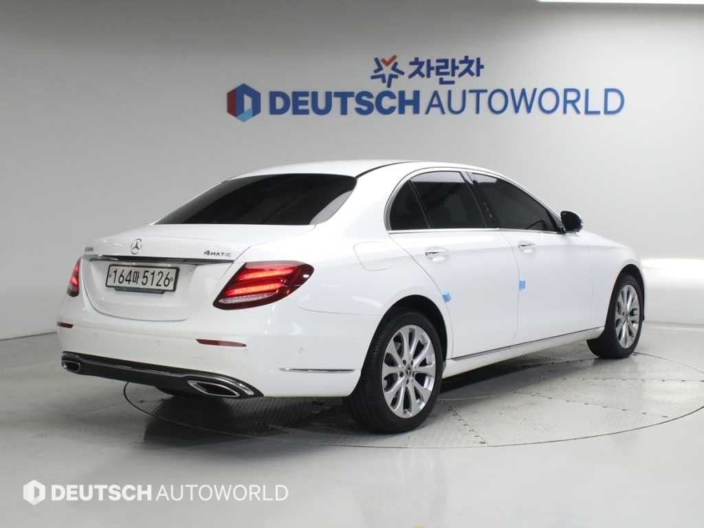 벤츠 E 클래스 E-클래스 W213 E300 4MATIC 익스클루시브 이미지 2