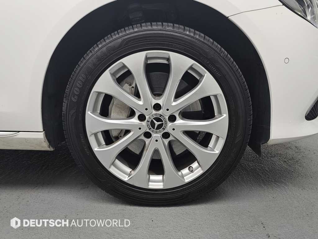벤츠 E 클래스 E-클래스 W213 E300 4MATIC 익스클루시브 이미지 5