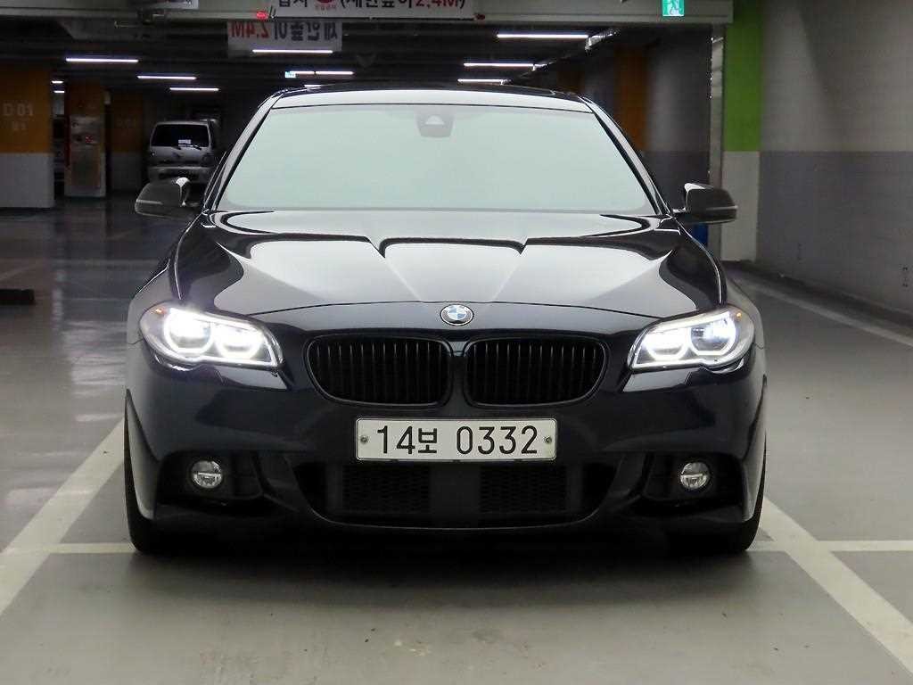 BMW 5시리즈 5시리즈 (F10) 520d xDrive M 에어로다이나믹 이미지 1