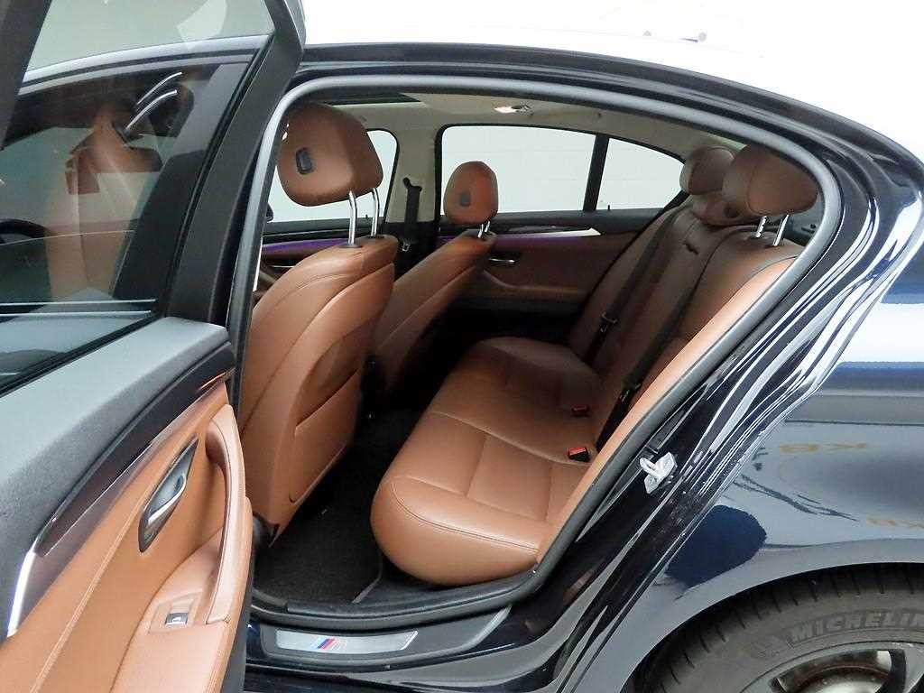 BMW 5시리즈 5시리즈 (F10) 520d xDrive M 에어로다이나믹 이미지 12
