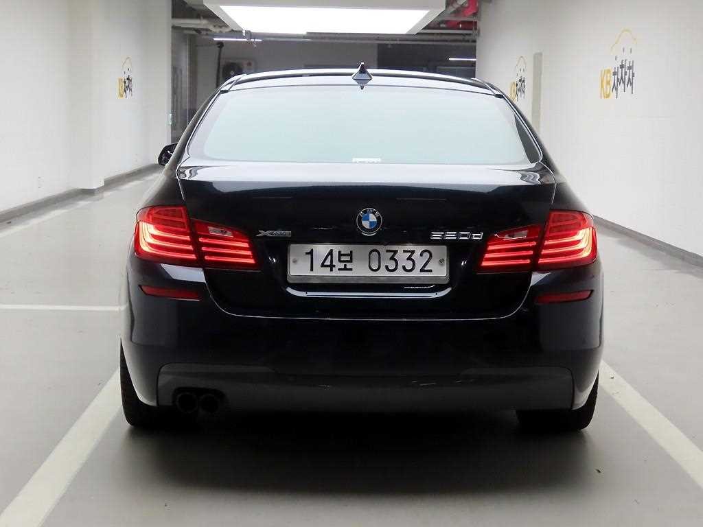 BMW 5시리즈 5시리즈 (F10) 520d xDrive M 에어로다이나믹 이미지 3