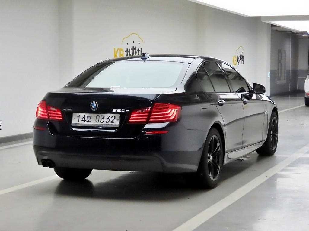 BMW 5시리즈 5시리즈 (F10) 520d xDrive M 에어로다이나믹 이미지 4