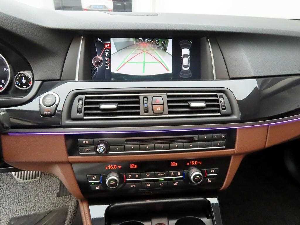 BMW 5시리즈 5시리즈 (F10) 520d xDrive M 에어로다이나믹 이미지 9