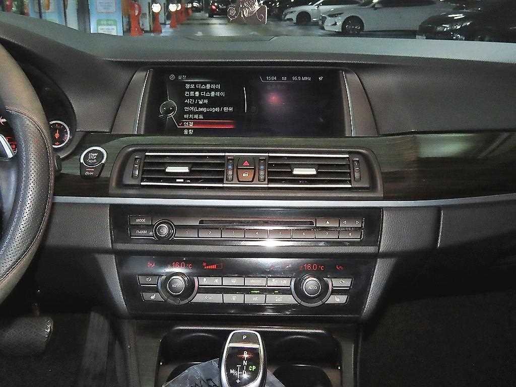 BMW 5시리즈 5시리즈 (F10) 528i xDrive 이미지 11