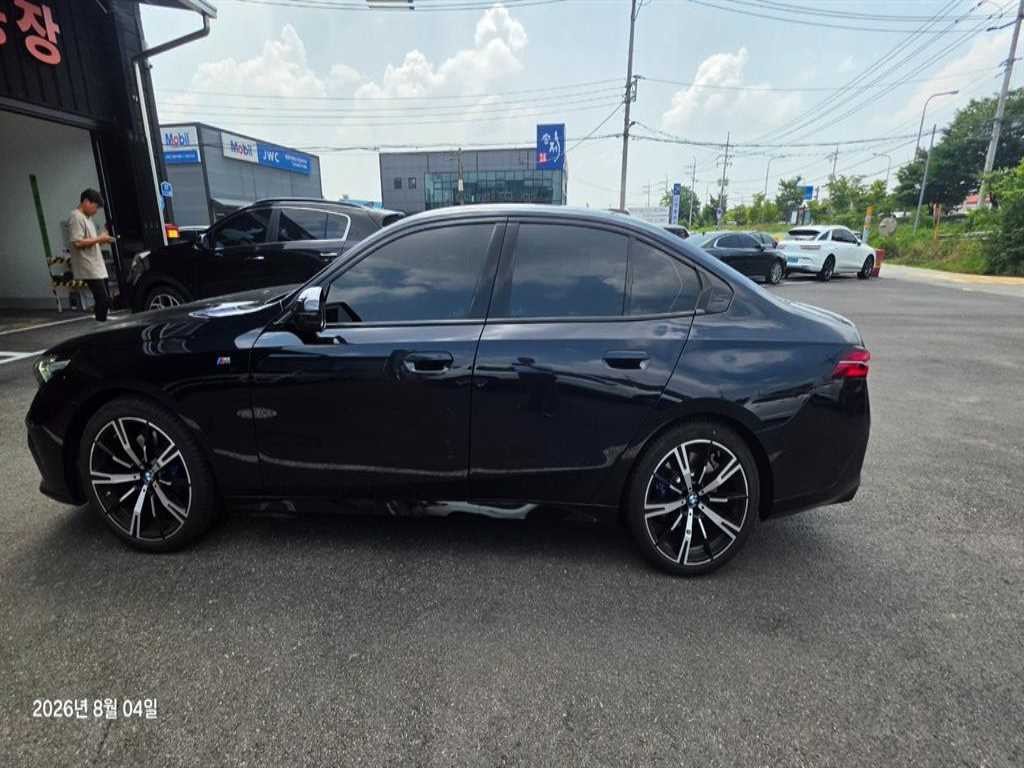 BMW 5시리즈 5시리즈 (G60) 530i xDrive M 스포츠 이미지 3