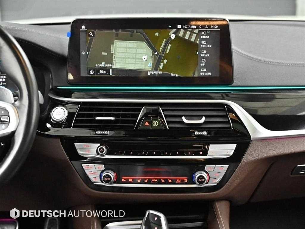 BMW 5시리즈 5시리즈 (G30) 530e M 스포츠 이미지 14