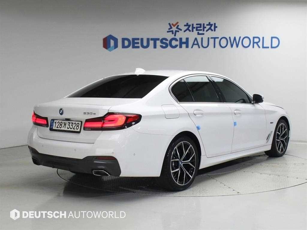 BMW 5시리즈 5시리즈 (G30) 530e M 스포츠 이미지 2