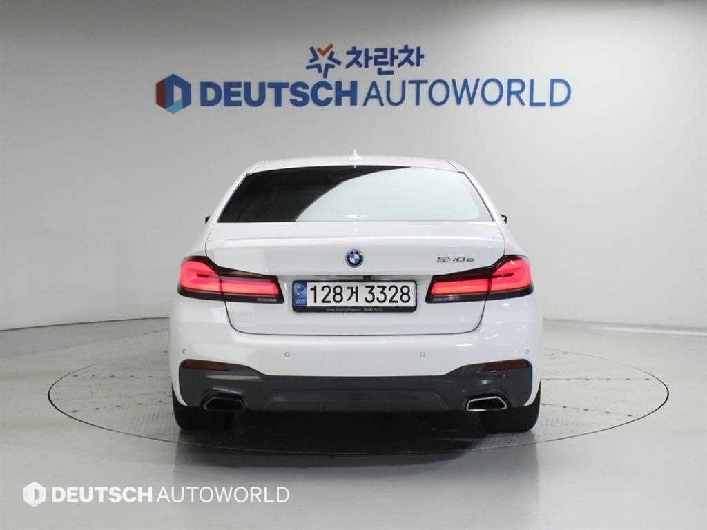 BMW 5시리즈 5시리즈 (G30) 530e M 스포츠 이미지 4