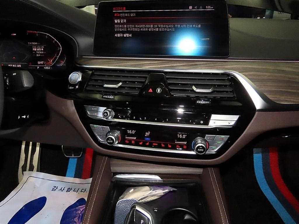 BMW 5시리즈 5시리즈 (G30) 530i xDrive M 스포츠 플러스 이미지 11