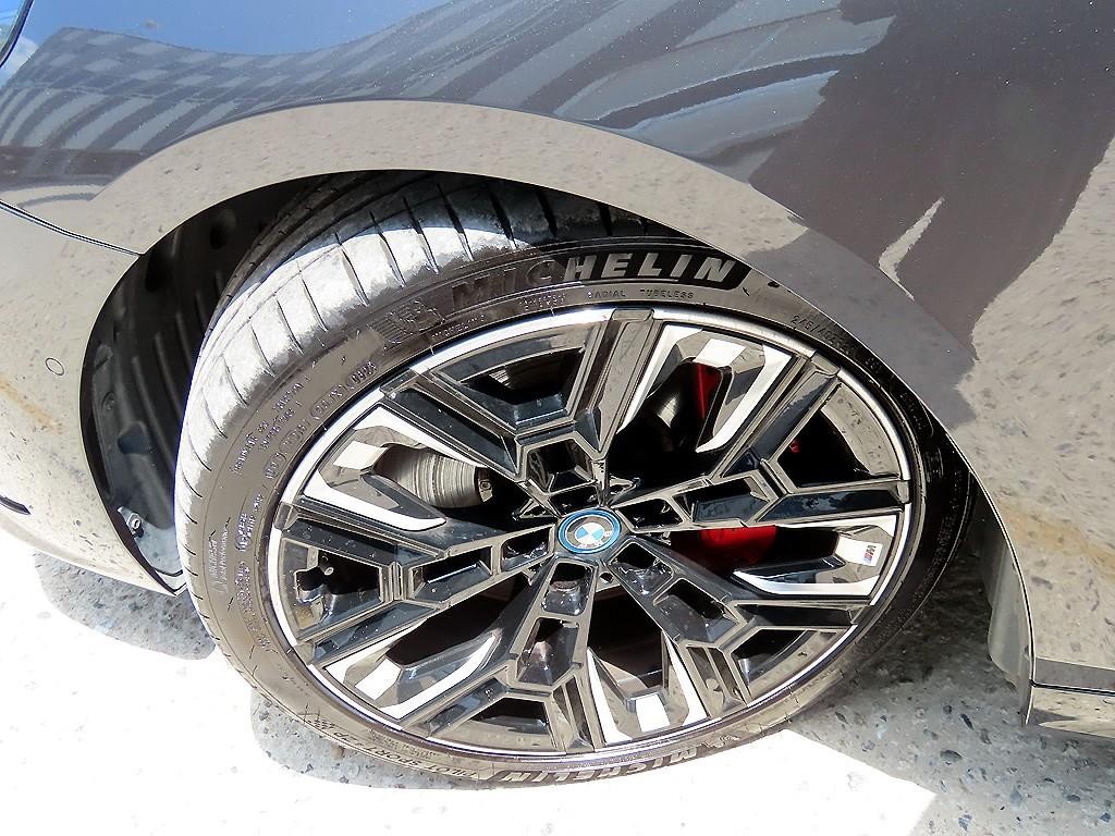 BMW i5 M60 xDrive 이미지 20