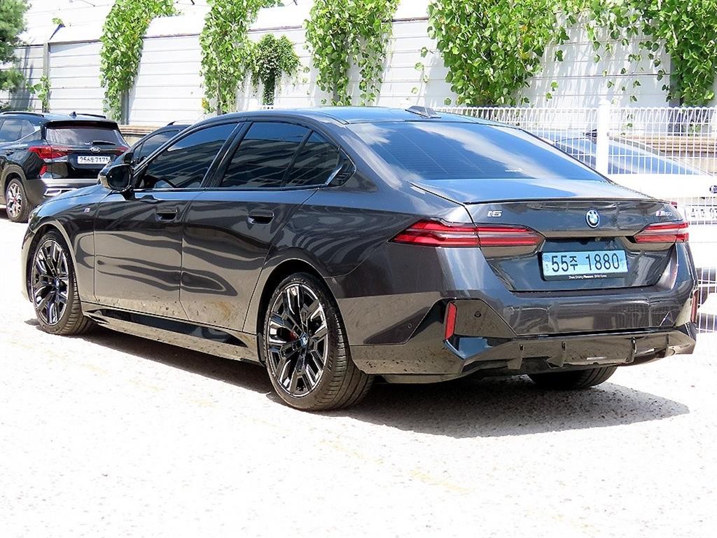 BMW i5 M60 xDrive 이미지 3