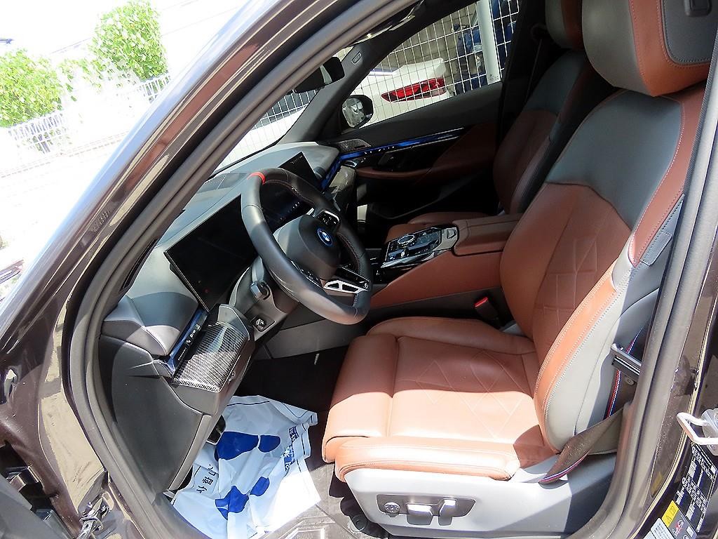 BMW i5 M60 xDrive 이미지 5