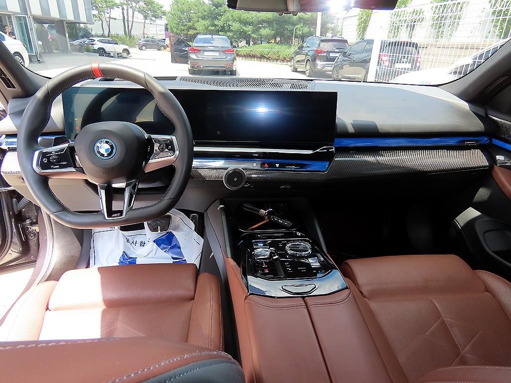 BMW i5 M60 xDrive 이미지 7