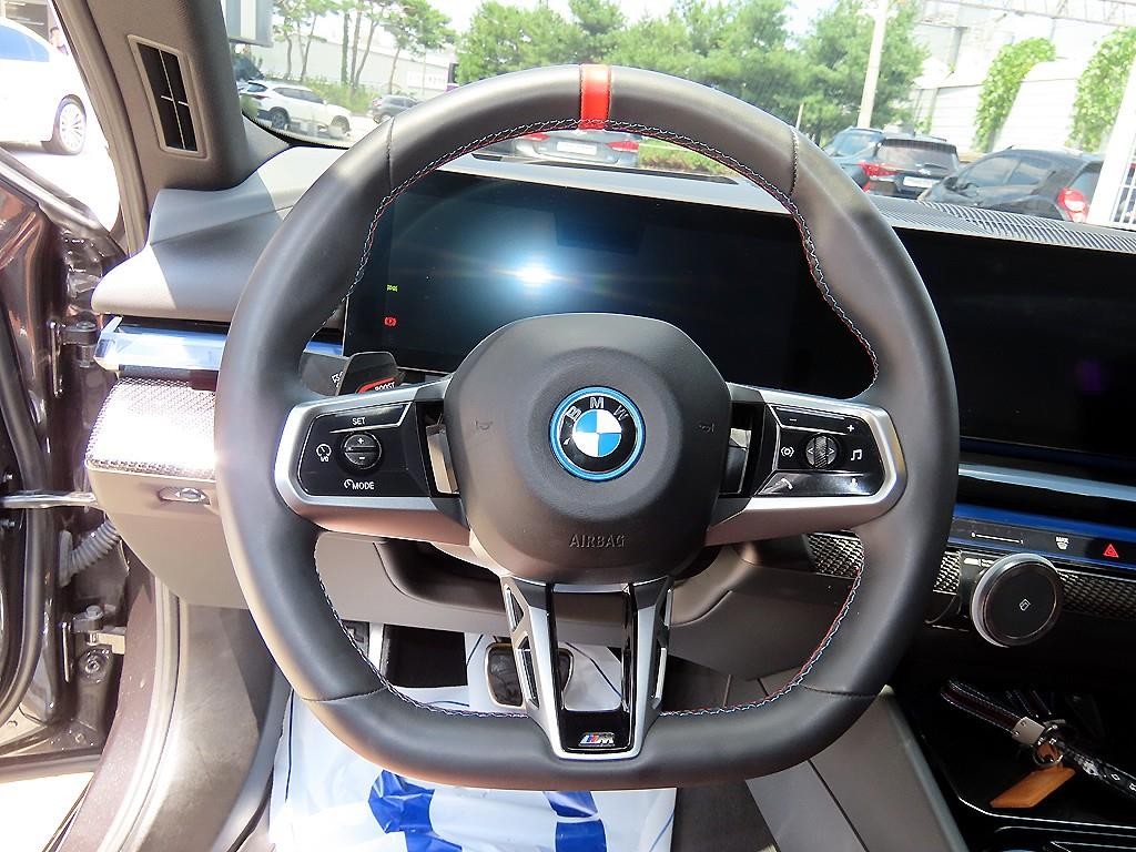BMW i5 M60 xDrive 이미지 8