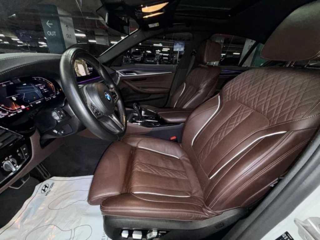 BMW 5시리즈 5시리즈 (G30) 523d M 스포츠 이미지 6