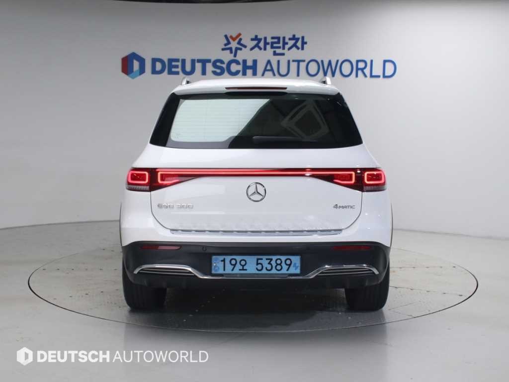 벤츠 EQB EQB (X243) EQB 300 4MATIC AMG 라인 이미지 4