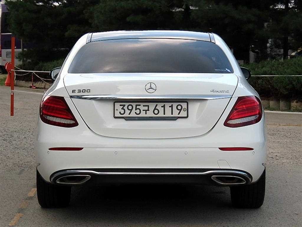 벤츠 E 클래스 E-클래스 W213 E300 4MATIC 익스클루시브 이미지 4