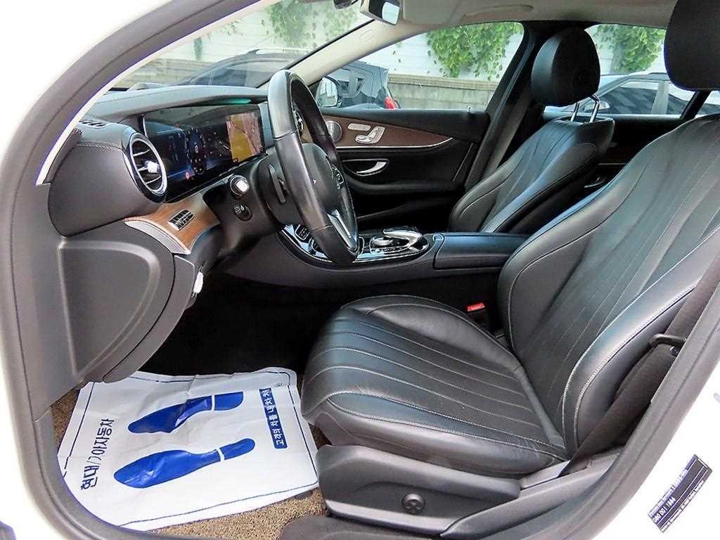 벤츠 E 클래스 E-클래스 W213 E300 4MATIC 익스클루시브 이미지 5