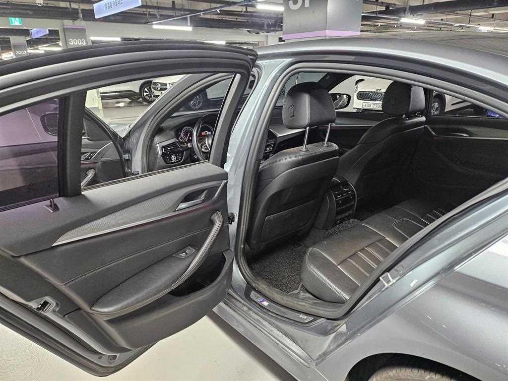 BMW 5시리즈 5시리즈 (G30) 520d M 스포츠 이미지 11
