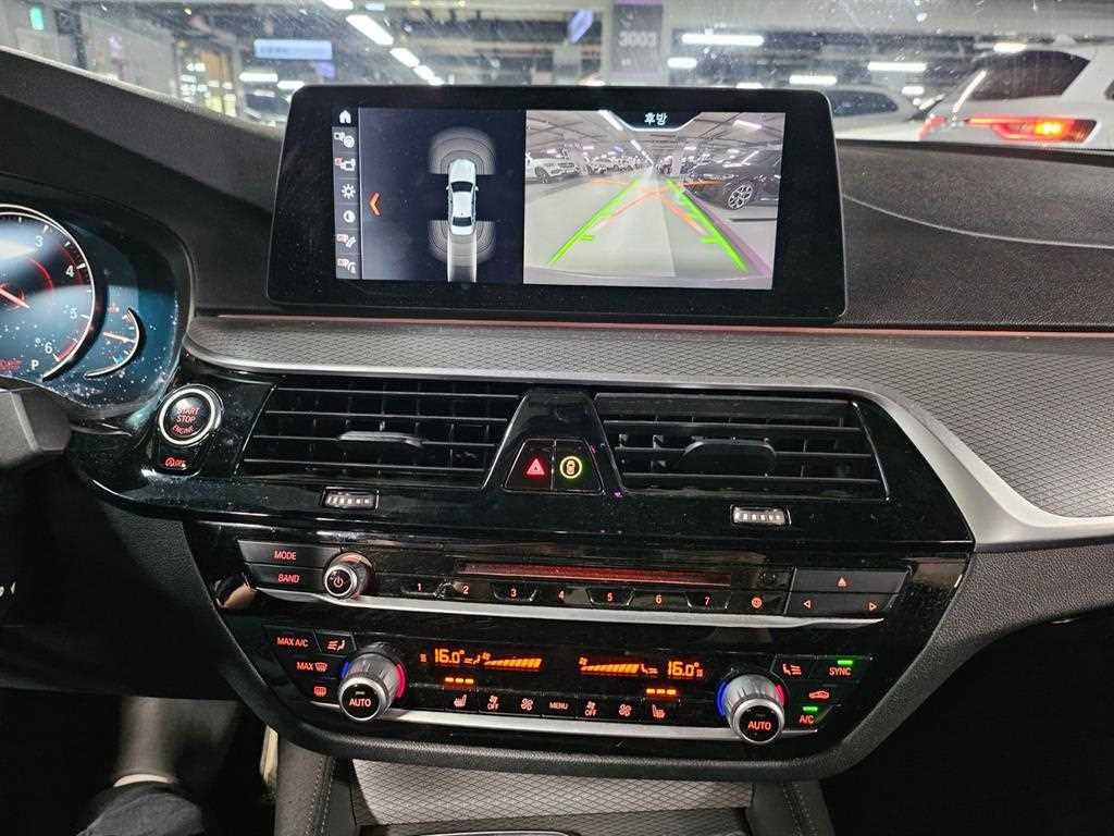 BMW 5시리즈 5시리즈 (G30) 520d M 스포츠 이미지 6