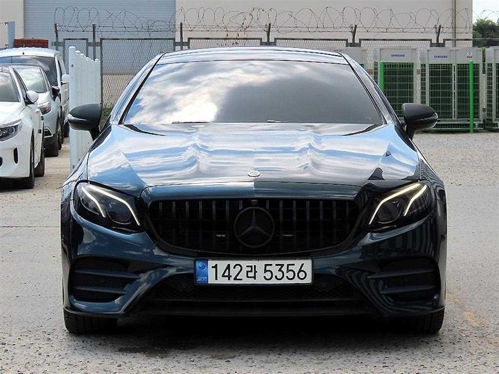 벤츠 E 클래스 E-클래스 W213 E220d 쿠페 이미지 1