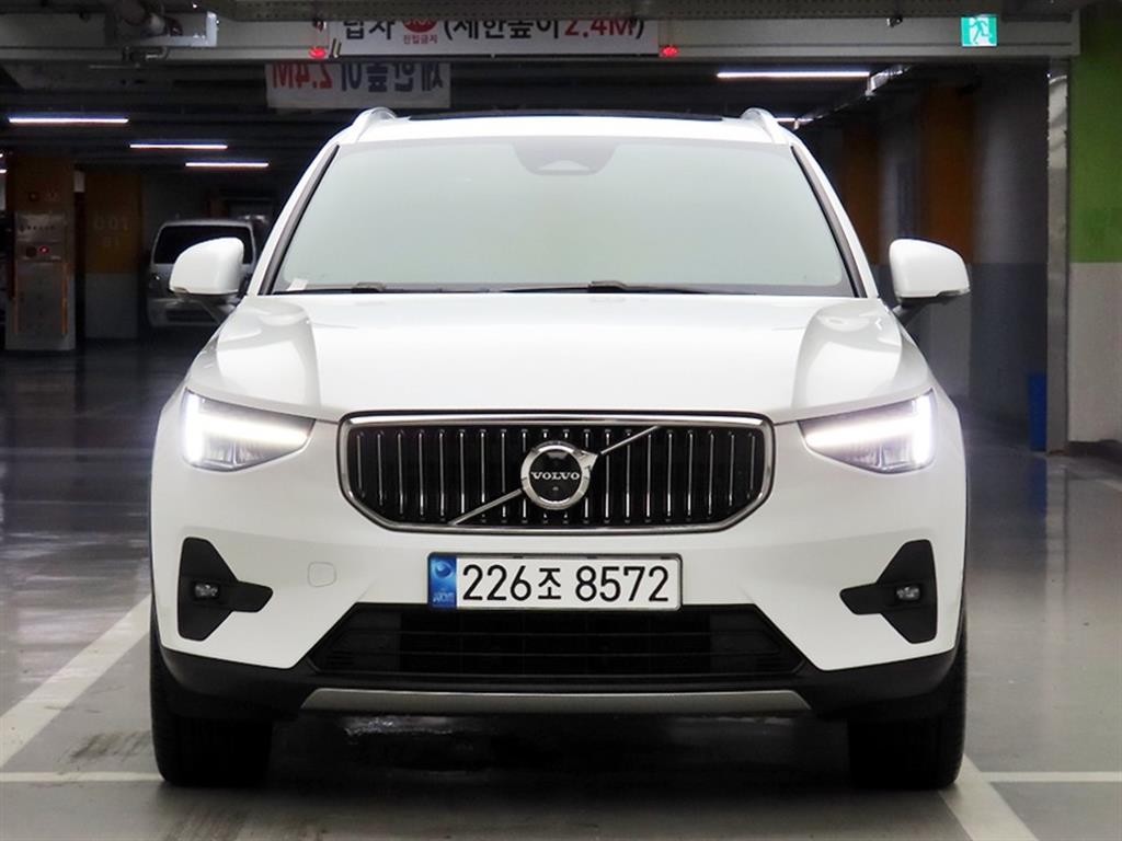 볼보 XC40 B4 AWD 얼티메이트 브라이트 이미지 1