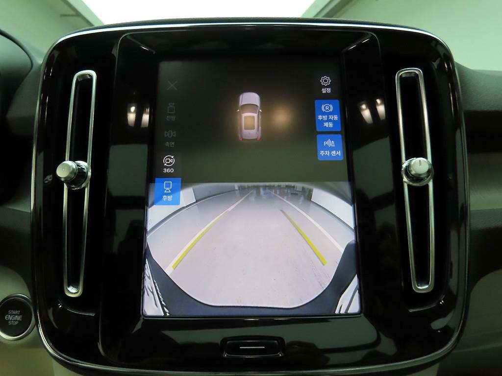 볼보 XC40 B4 AWD 얼티메이트 브라이트 이미지 14