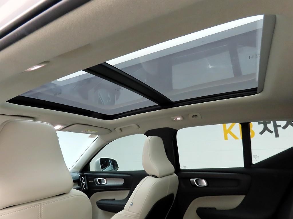 볼보 XC40 B4 AWD 얼티메이트 브라이트 이미지 17