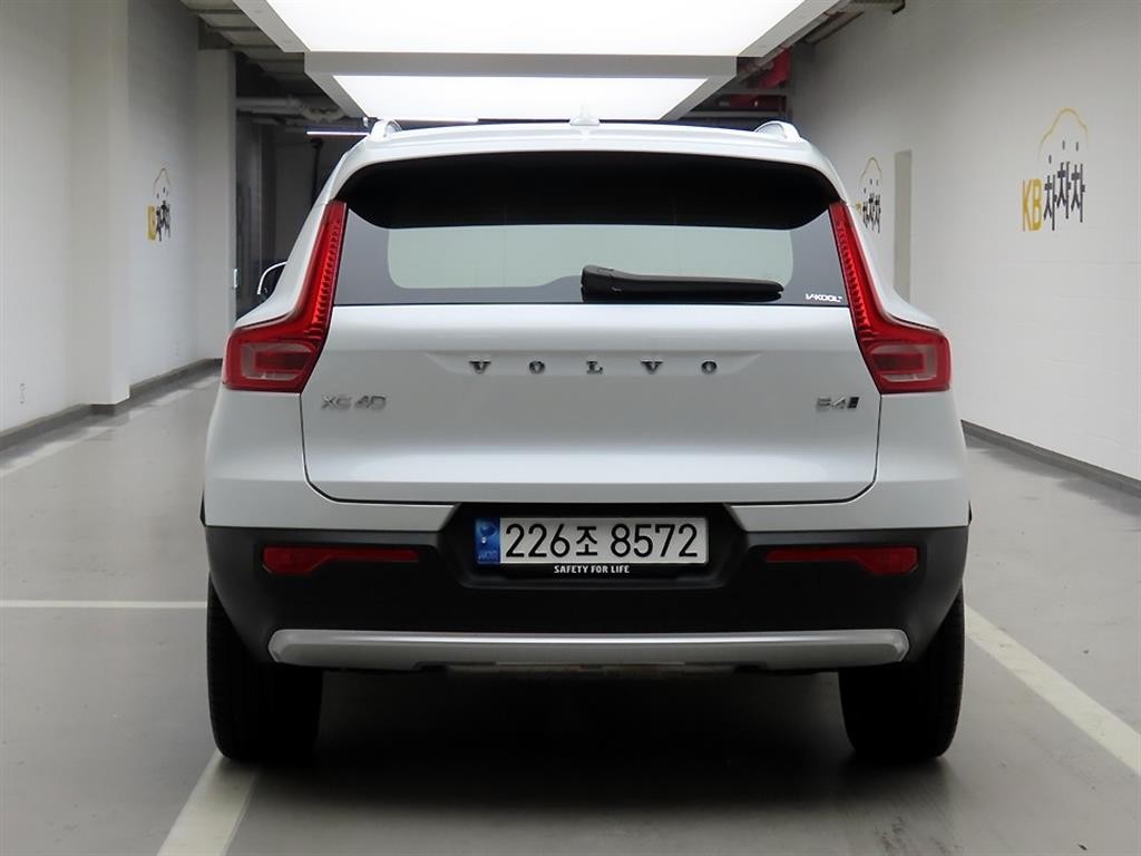 볼보 XC40 B4 AWD 얼티메이트 브라이트 이미지 3