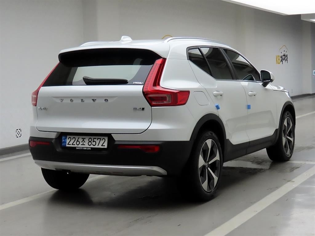 볼보 XC40 B4 AWD 얼티메이트 브라이트 이미지 4