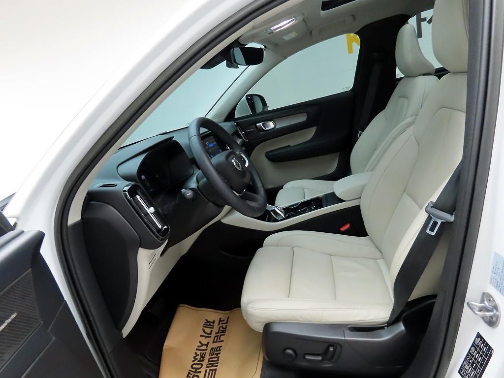 볼보 XC40 B4 AWD 얼티메이트 브라이트 이미지 6