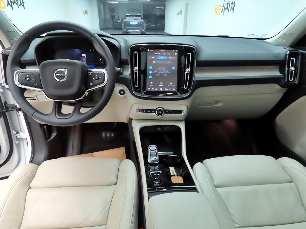 볼보 XC40 B4 AWD 얼티메이트 브라이트 이미지 8