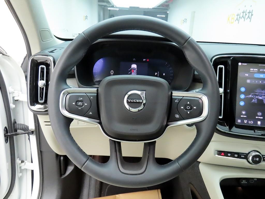 볼보 XC40 B4 AWD 얼티메이트 브라이트 이미지 9