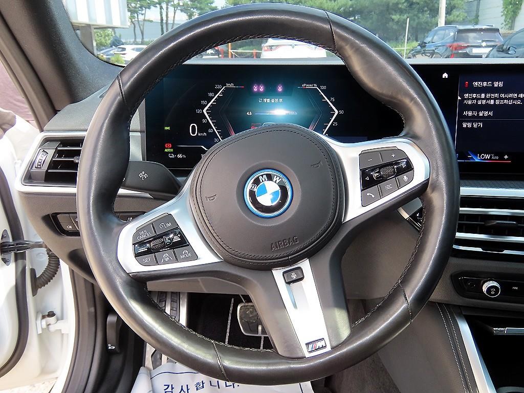 BMW i4 eDrive 40 M 스포츠 프로 이미지 8