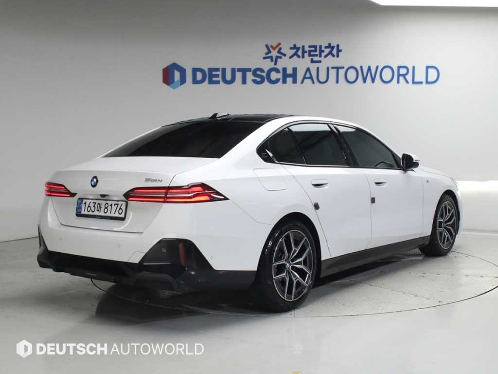 BMW 5시리즈 5시리즈 (G60) 520i M 스포츠 이미지 2