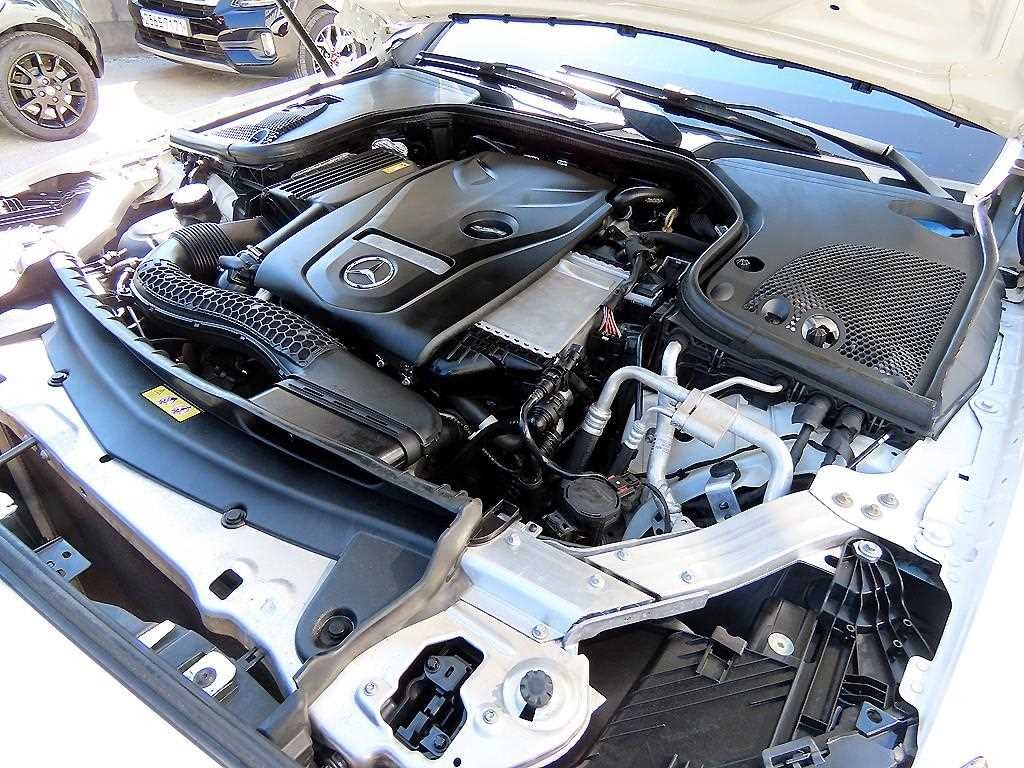 벤츠 E 클래스 E-클래스 W213 E300 아방가르드 이미지 19