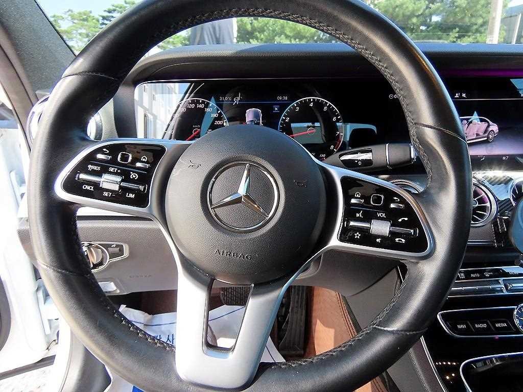 벤츠 E 클래스 E-클래스 W213 E300 아방가르드 이미지 8