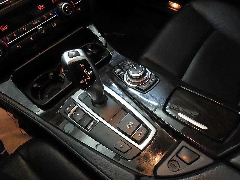 BMW 5시리즈 5시리즈 (F10) 520d 이미지 12