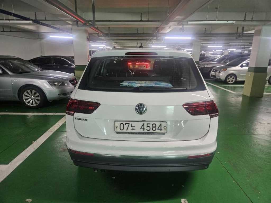 폭스바겐 티구안 티구안(2세대) 2.0 TDI 프리미엄 이미지 3