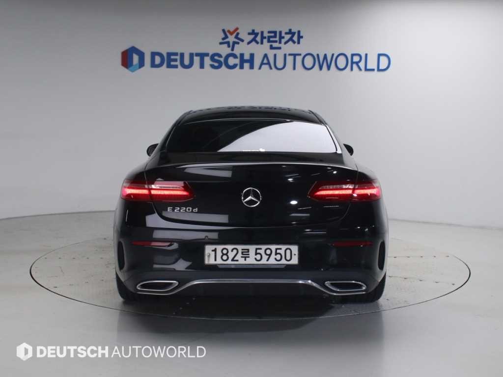 벤츠 E 클래스 E-클래스 W213 E220d 쿠페 이미지 4