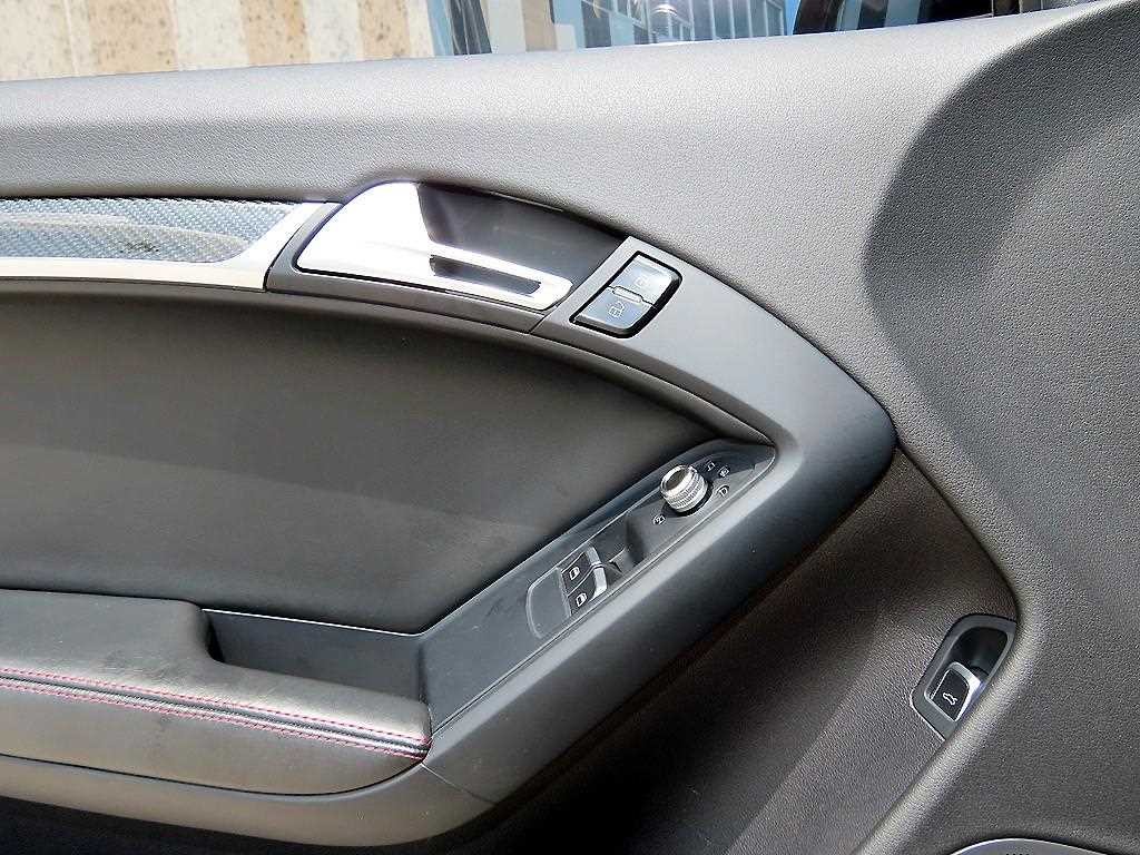 아우디 RS5 4.2 FSI 콰트로 이미지 11