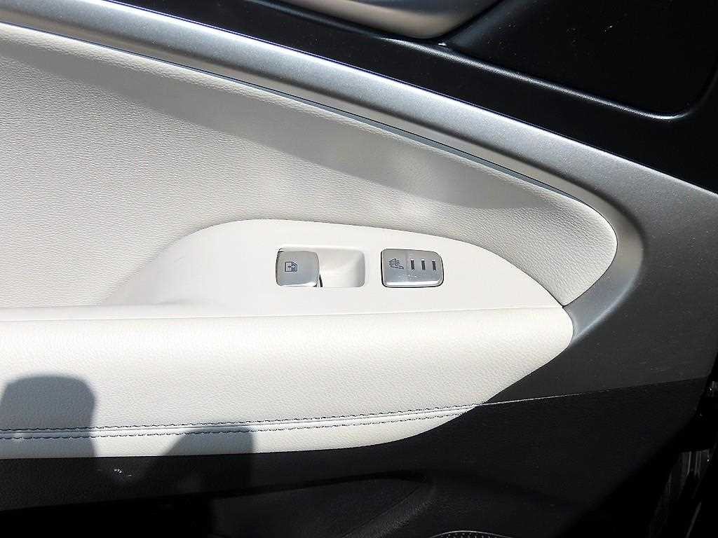 제네시스 G70 더 뉴 G70 가솔린 2.0T 4WD 이미지 17