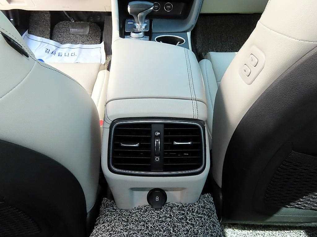 제네시스 G70 더 뉴 G70 가솔린 2.0T 4WD 이미지 18