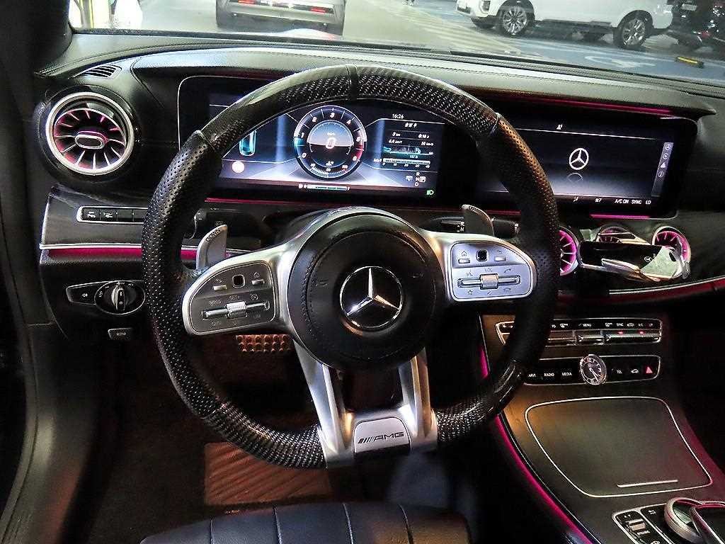 벤츠 E 클래스 E-클래스 W213 E220d 쿠페 이미지 8
