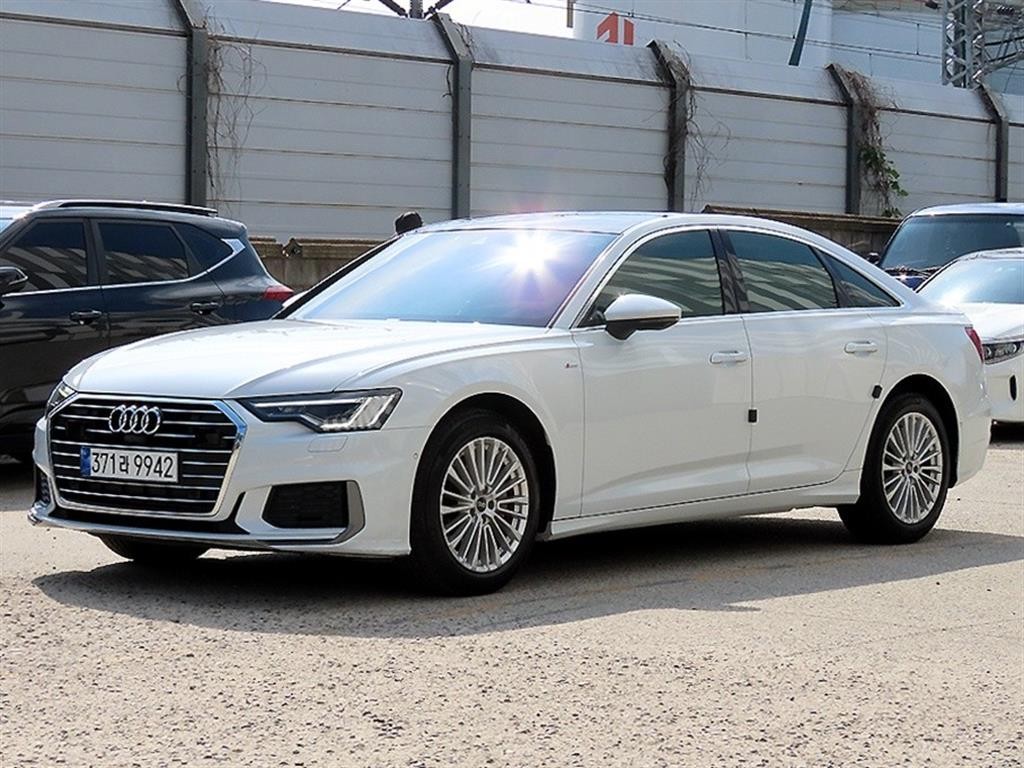 아우디 A6 A6 (C8) 45 TFSI 프리미엄 이미지 2
